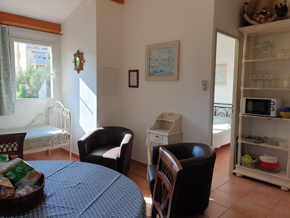 Residence A Merula Calvi  Eksteriør billede