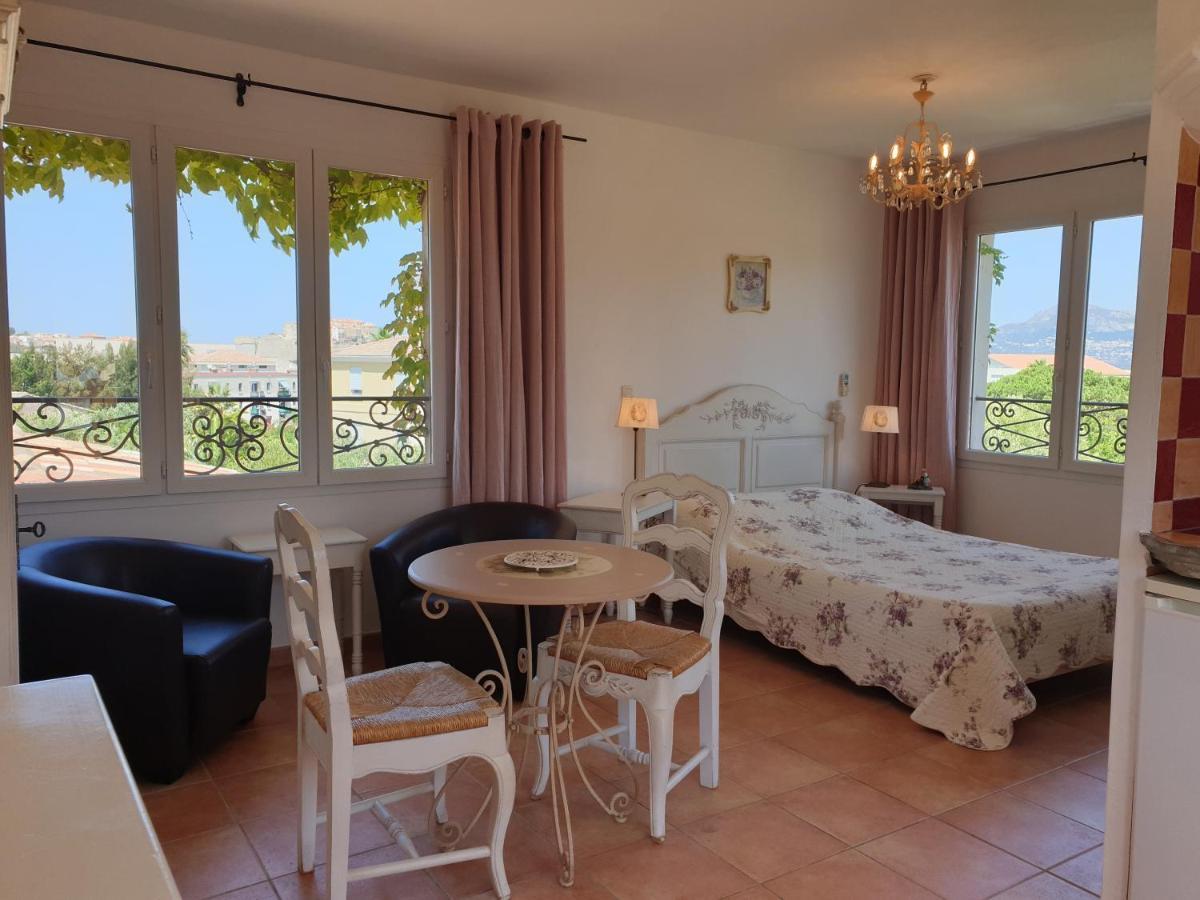 Residence A Merula Calvi  Eksteriør billede