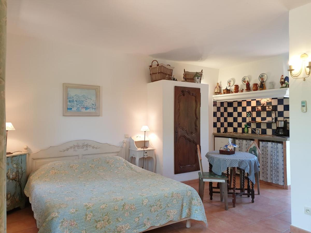 Residence A Merula Calvi  Eksteriør billede