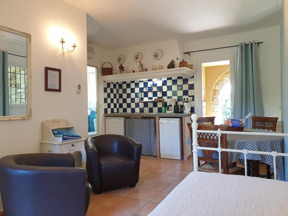 Residence A Merula Calvi  Eksteriør billede