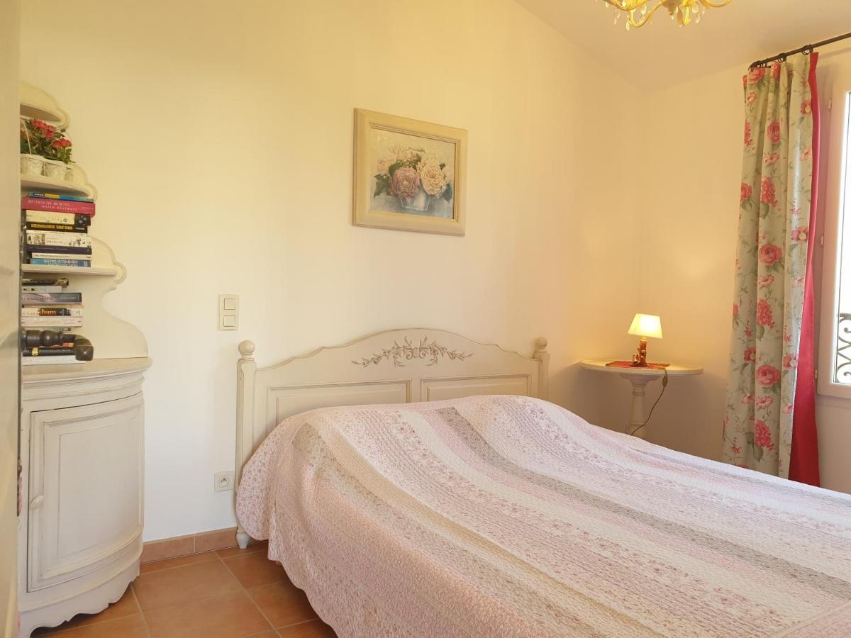Residence A Merula Calvi  Eksteriør billede