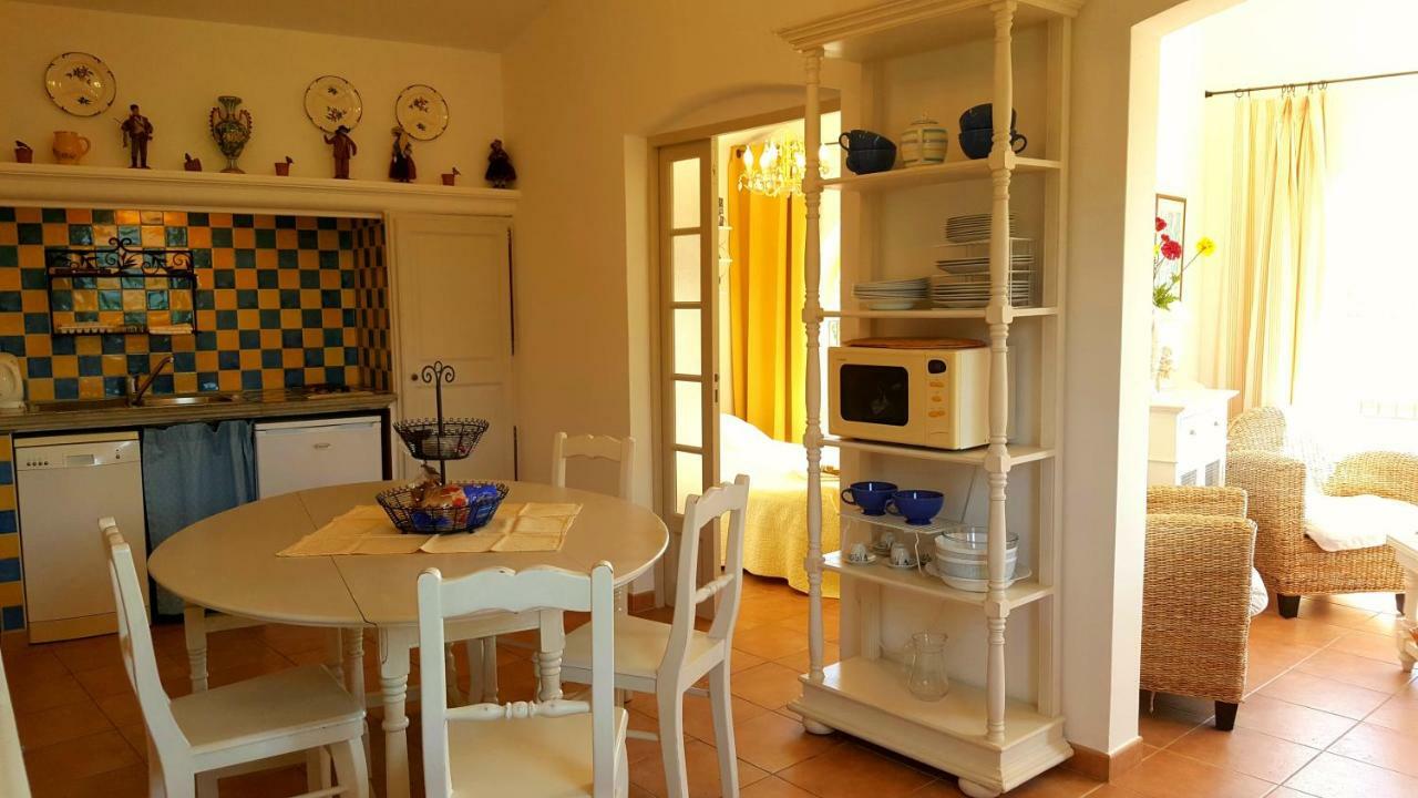 Residence A Merula Calvi  Eksteriør billede